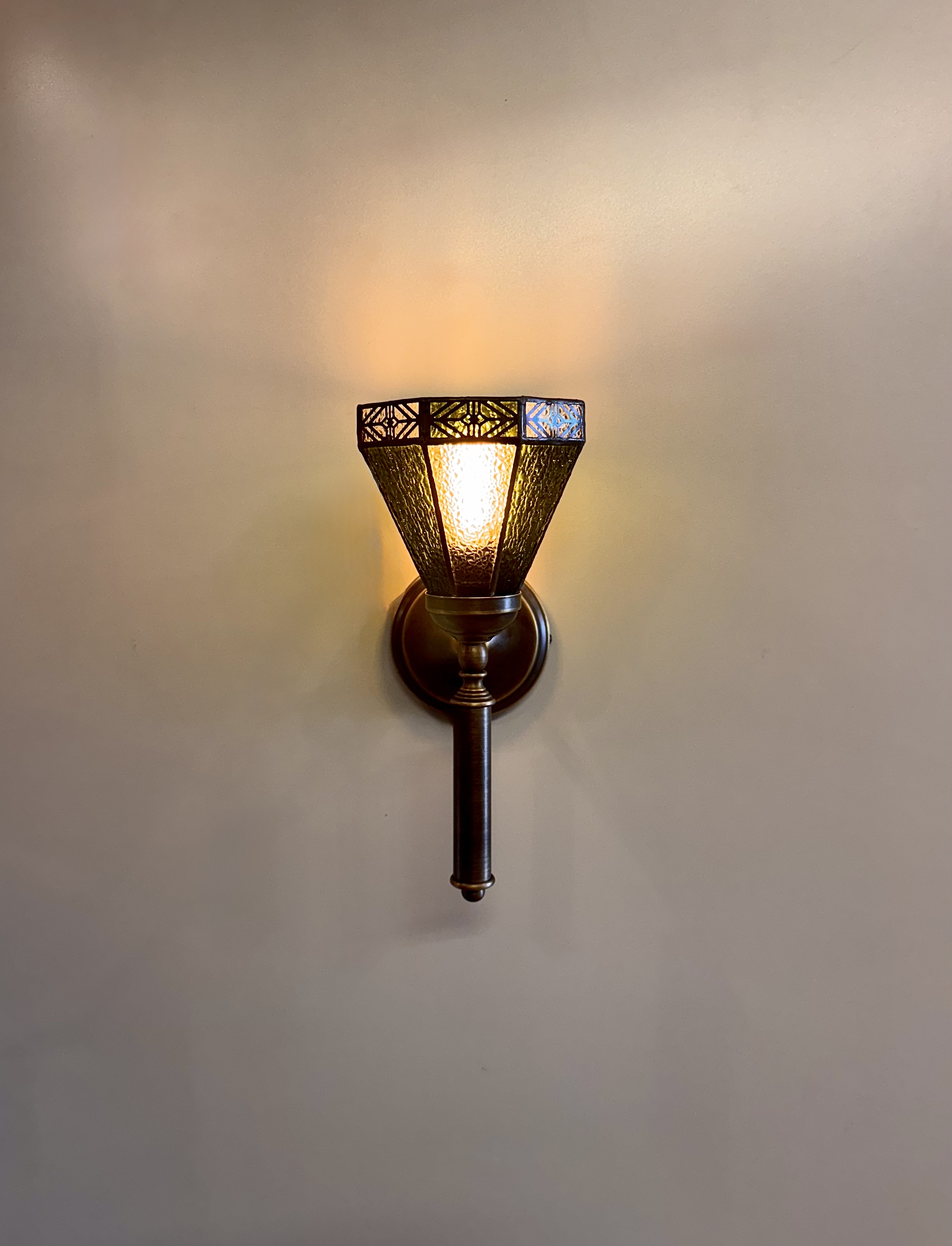 Capo I Traditional Stained Glass Wall Sconce