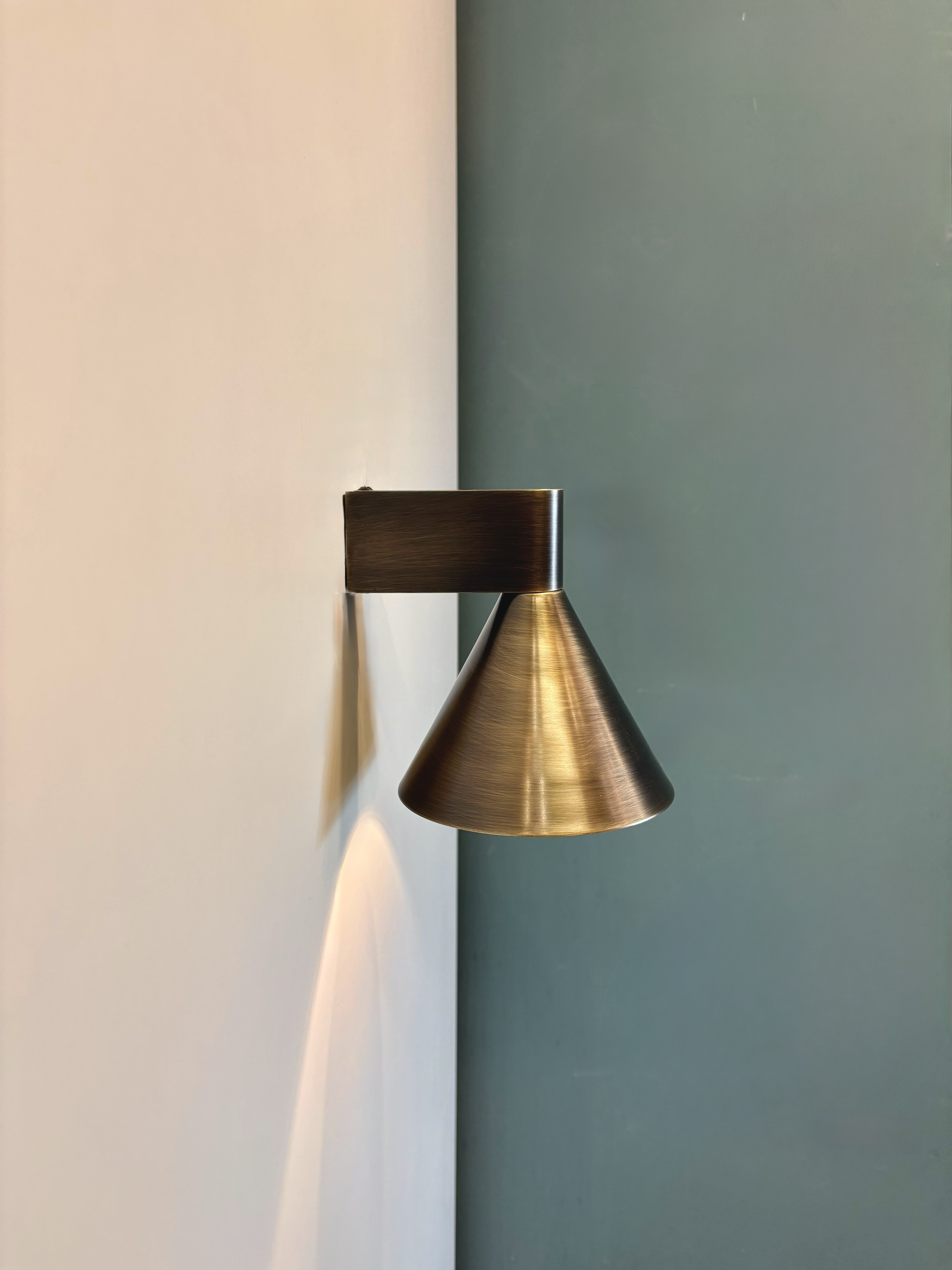 NOVIC Brushed Metal Wall Sconce